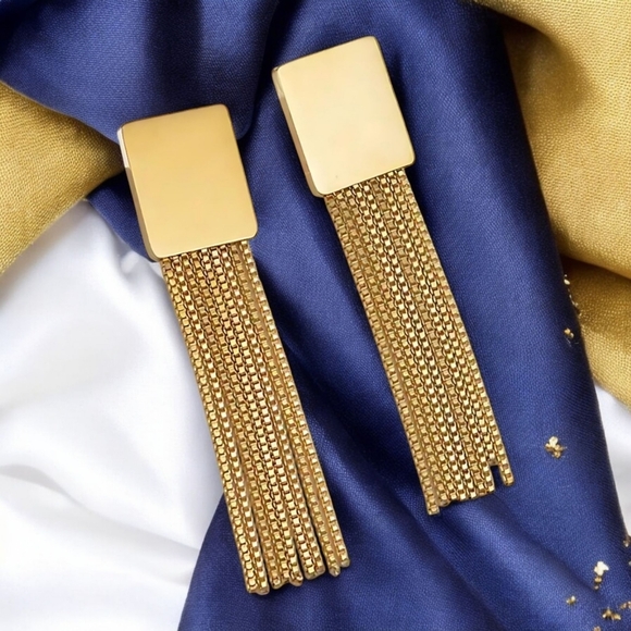 🆕️Bold & Glamorous 18K Gold Plated Tassel Earrings ✨ Statement Drop Earrings - Picture 12 of 12